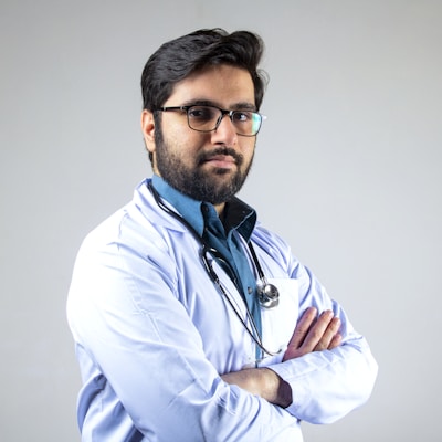 Portrait de Dr. Marc Lefebvre - Expert Cardiologue | Santé Pro IA